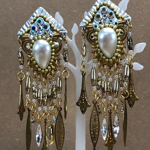 Jack Smile Chandelier Brass Faux Cabochon Rhinestones Crystal Tassel Earrings. - Picture 10 of 11